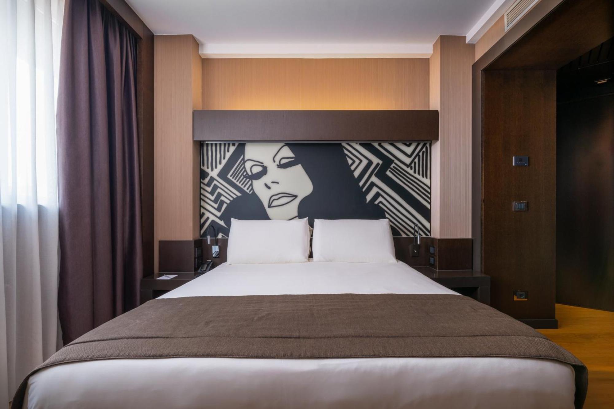 Crowne Plaza Milan City By Ihg Екстериор снимка
